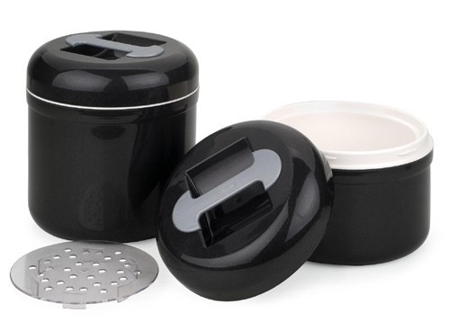 Eiswürfelbehälter vollisoliert